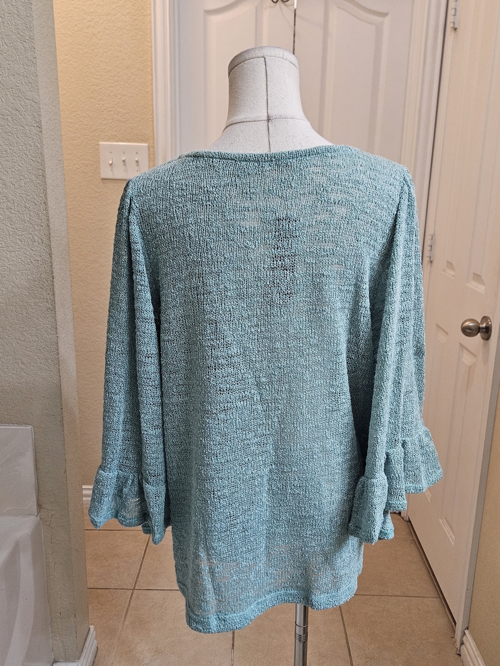 Nally & Millie Lightweight Knit Ruffle Sleeve Top – Size Small NWT - Picture 10 of 13